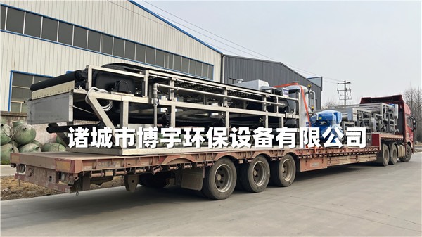 4台7平方橡膠帶式真空過濾機發（fā）往煙台