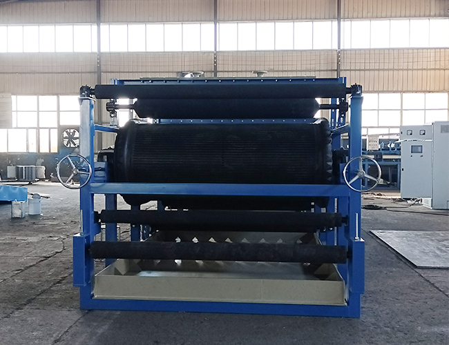 橡膠帶式真空過濾機(jī) 橡膠帶式真空過濾機