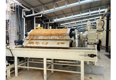 橡膠帶式真空過濾（lǜ）機輕鬆搞定固液分離