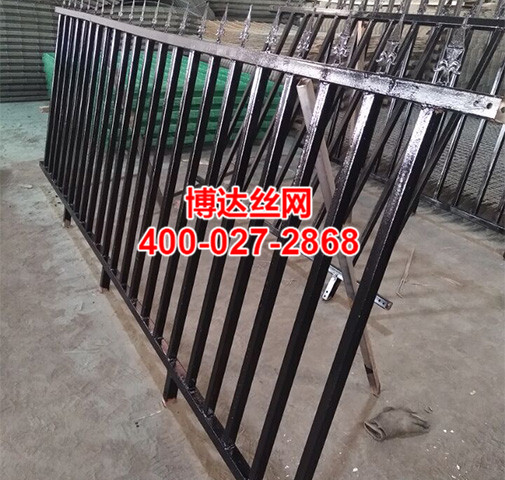 圍欄四周環境有嚴重的酸堿煙霧（wù）要如何處