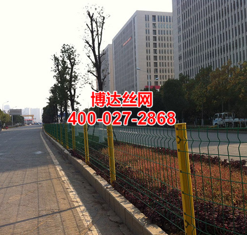 <b>武（wǔ）漢交通護欄廠家設計（jì）時需要考慮的因素</b>