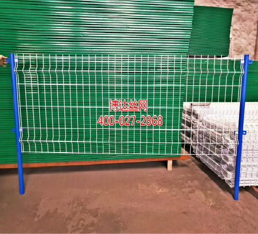 <b>問：高速公路護欄板的體係原理是什麽？</b>