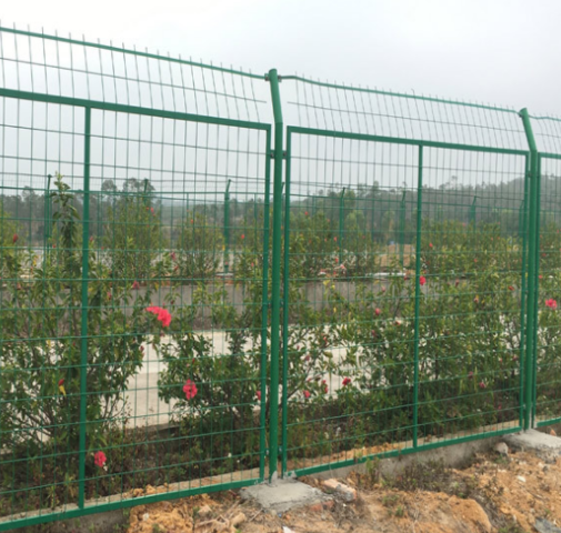 武漢圍欄廠家（jiā）談道路綠化帶護欄的用（yòng）途