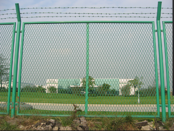 工（gōng）業園鋼板網護欄