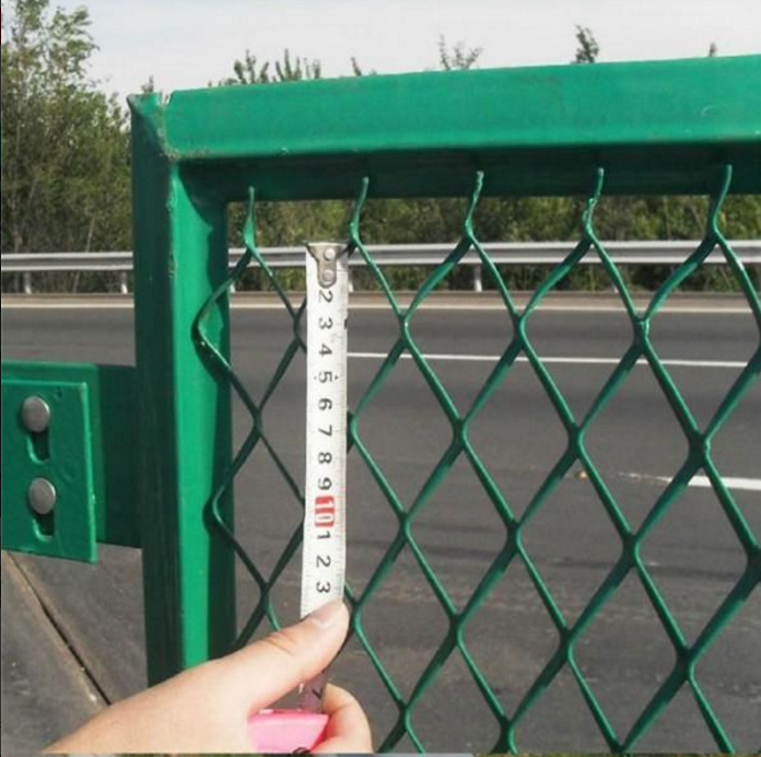 高（gāo）速公路防眩網鋼