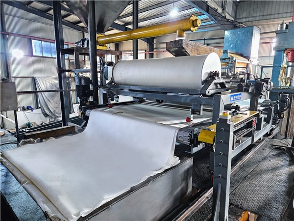 浙江客（kè）戶定製的智能超高（gāo）壓疊層壓濾機，投入使用啦！