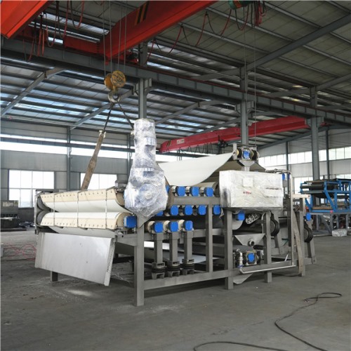 陝（shǎn）西客戶訂購1台帶（dài）式壓榨機（jī）