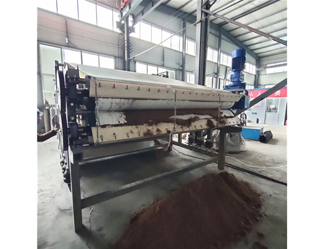 四川客戶酒糟脫水來廠試機後效果非常滿意，訂購一台帶式壓榨機！