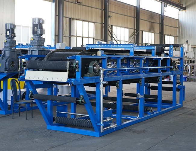 2台橡膠（jiāo）帶式真（zhēn）空過濾機發（fā）貨啦！