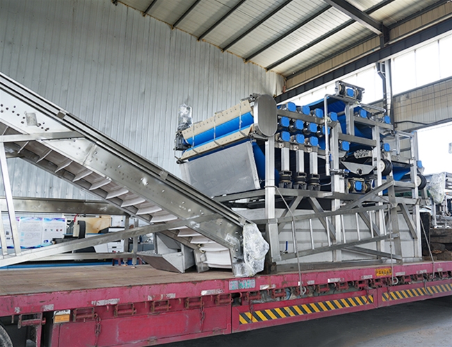 一套帶式果蔬(shū)壓榨機(jī)發(fā)往四川