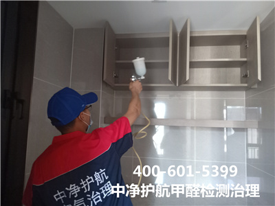 裝修（xiū）用的膠（jiāo）水和乳膠漆含（hán）甲醛嗎400-601-5399中淨護航昌平東小（xiǎo）口除甲醛